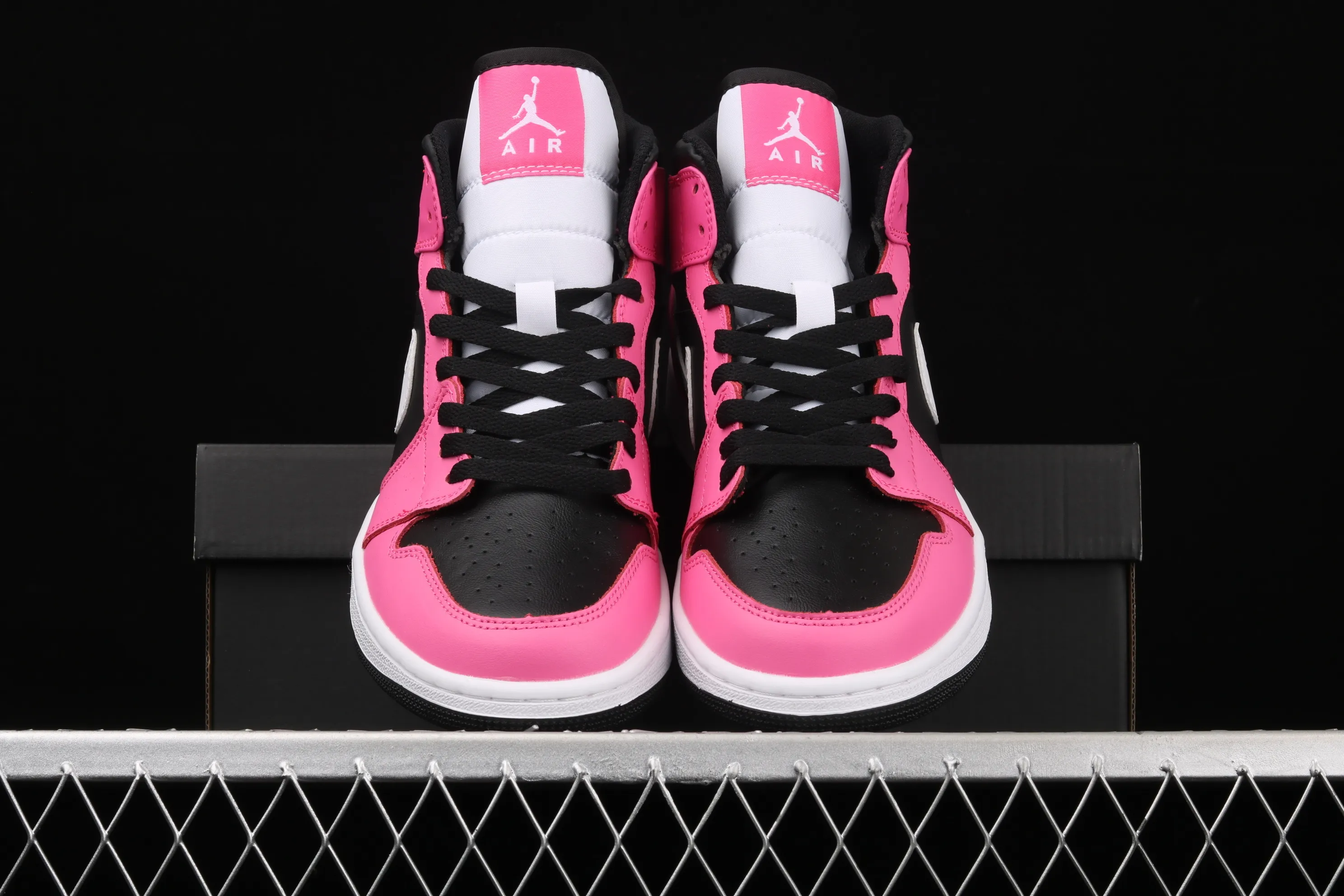 All categories Air Jordan Jordan series basketball shoes Air Jordan 1 Mid Air Jordan Mid AJ1 Joe 1 Pink Popsicle Zhongbang series basketball shoes 555112-002